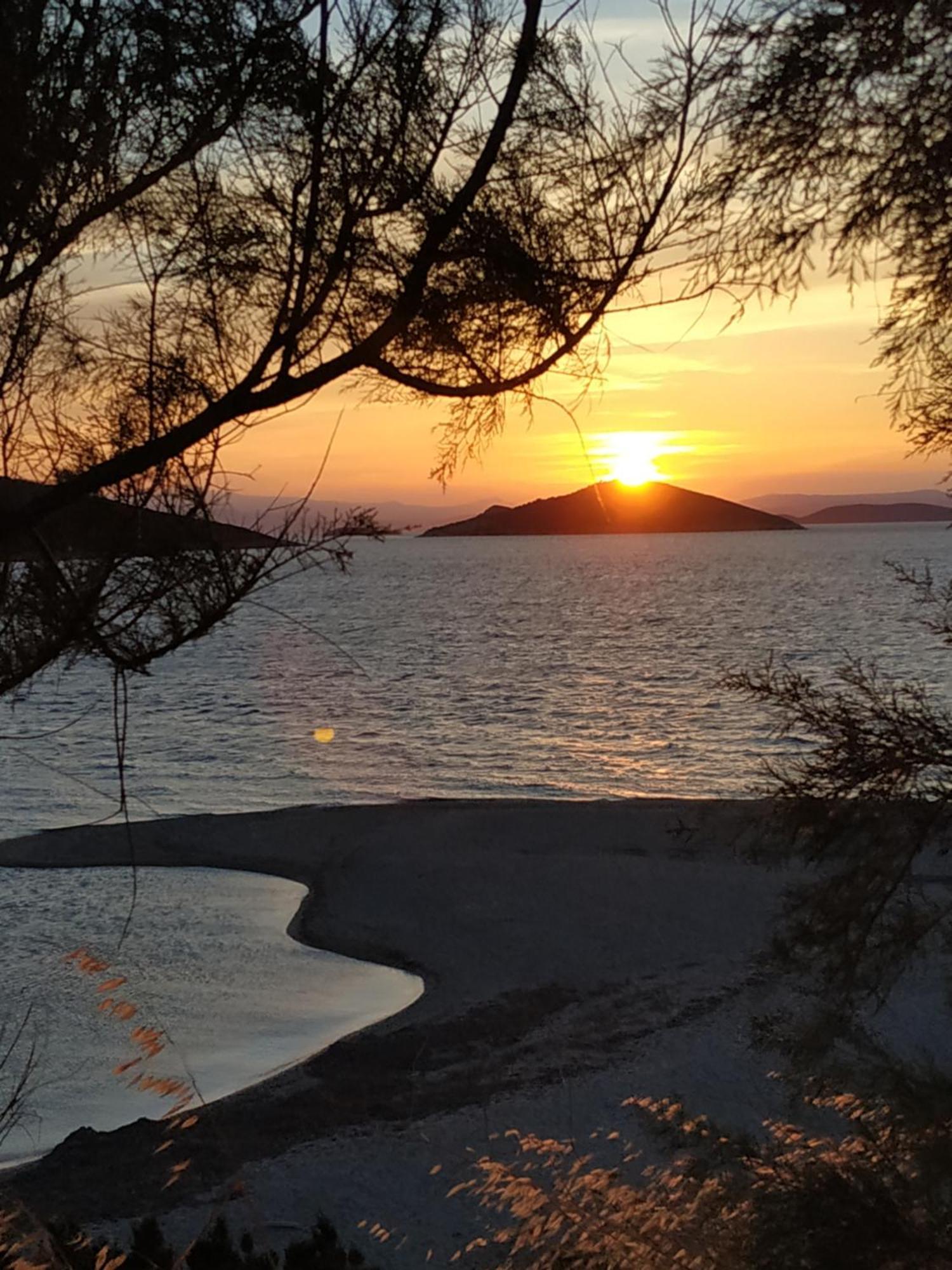 Marmari Megali Ammos Oasis Apartment & Studio Agia Marina  エクステリア 写真